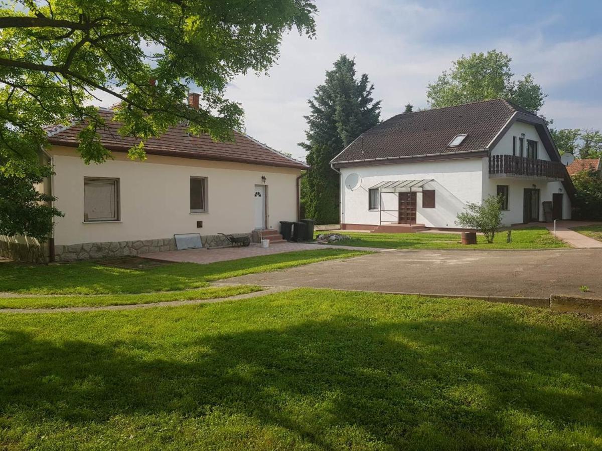 Czinege Vendégház - Nagy ház Poroszlo Exterior foto